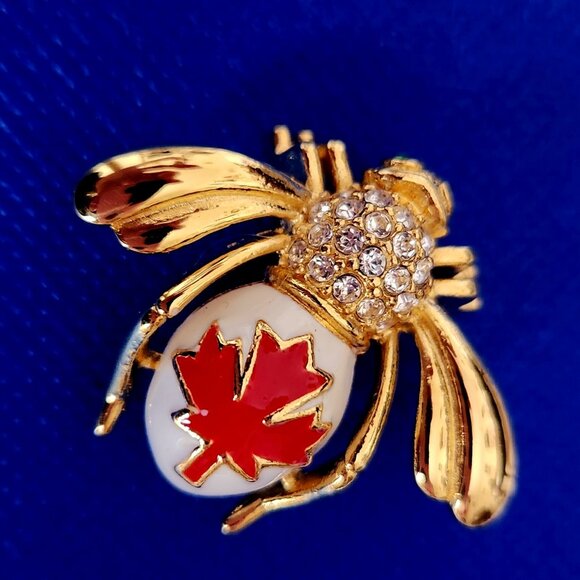 Joan Rivers Jewelry - JOAN RIVERS SIGNED RARE VINTAGE CANADA PATRIOTIC ENEMEL BEE BROOCH